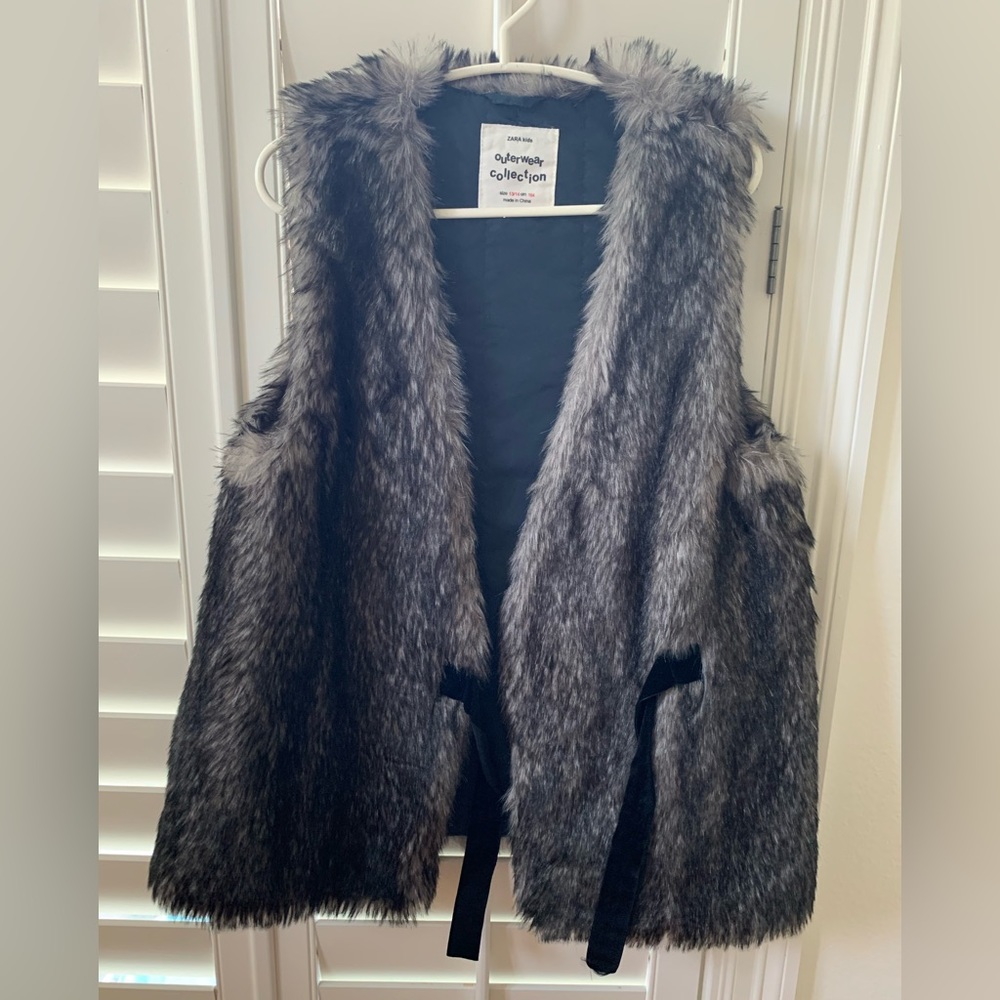 ZARA Girl's Faux Fur Vest With Front Tie Wrap Closure Dark Gray Size: 13/14